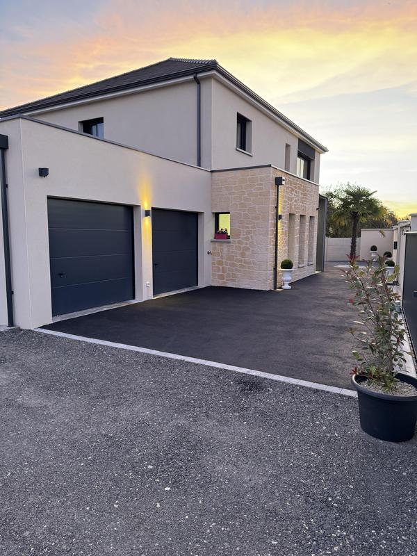 Maison - 220 m² - 9 pièces