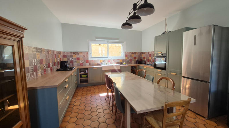 Maison - 265 m² - 9 pièces