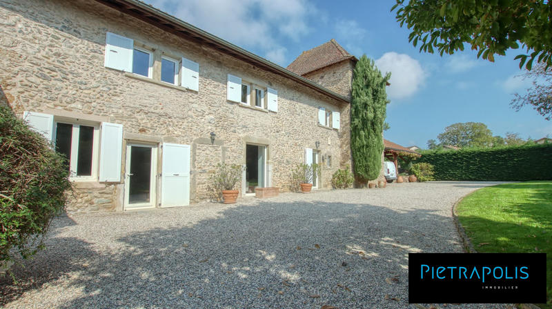 Maison - 261 m² - 8 pièces