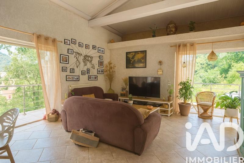 Maison - 203 m² - 5 pièces