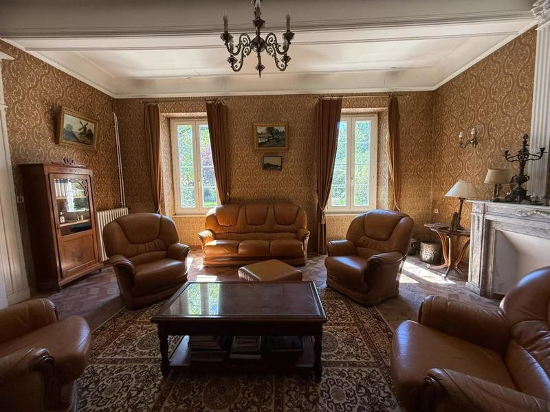 Maison - 295 m² - 9 pièces