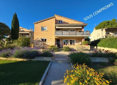 Propriété - 135 m² - 5 pièces