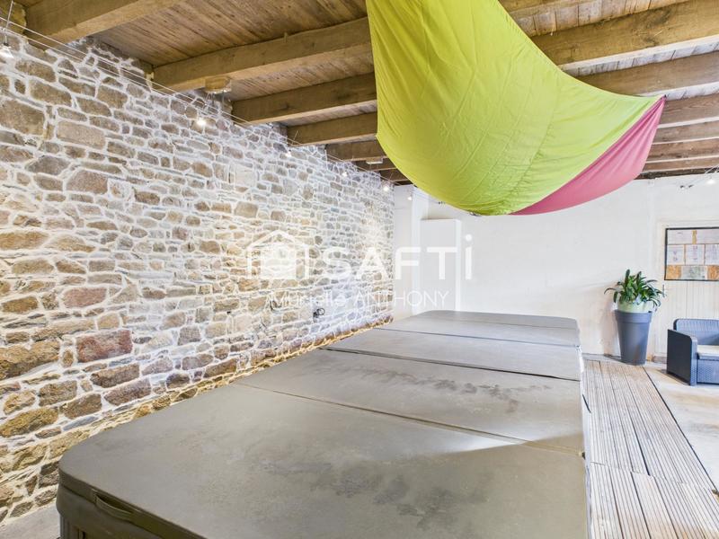 Propriété - 268 m² - 7 pièces