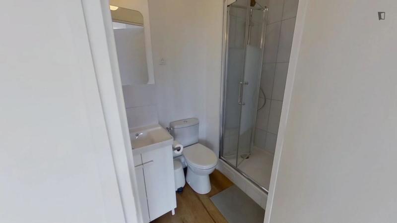 Chambre - 10 m² - 11 pièces