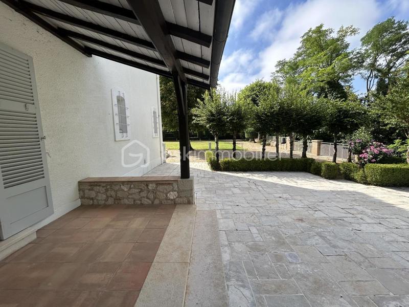 Propriété - 453 m² - 11 pièces