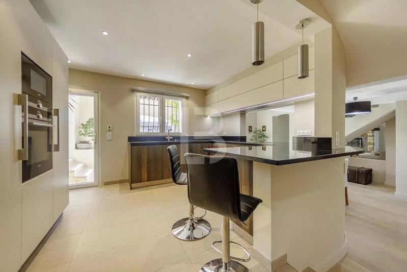 Villa - 196 m² - 6 pièces