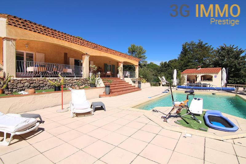 Villa - 180 m² - 8 pièces