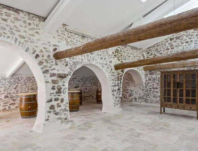 Mas - 800 m² - 15 pièces