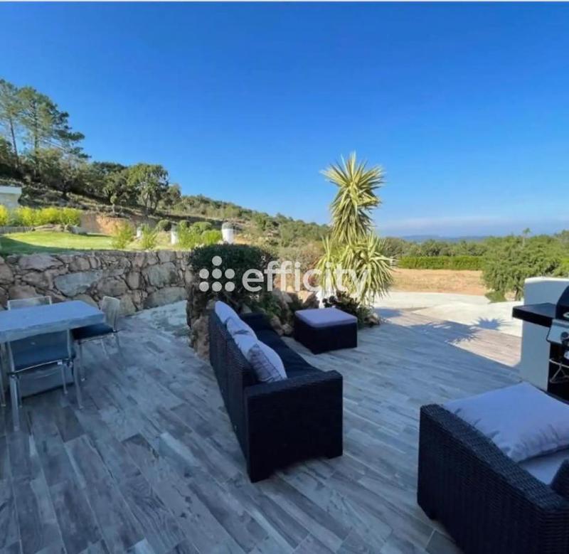 Maison - 330 m² - 13 pièces