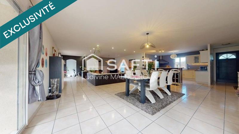 Maison - 209 m² - 9 pièces