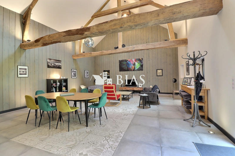 Maison - 212 m² - 5 pièces