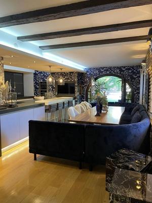 Maison traditionnelle - 650 m² - 11 pièces