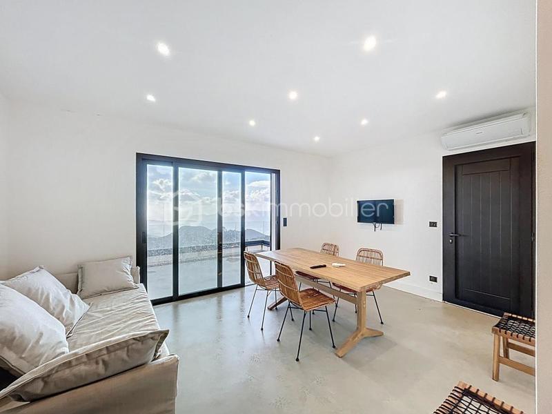 Maison - 172 m² - 9 pièces