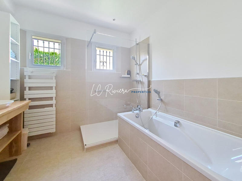 Villa - 276 m² - 8 pièces