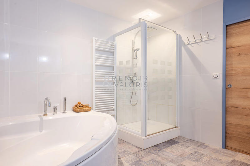 Maison - 223 m² - 6 pièces