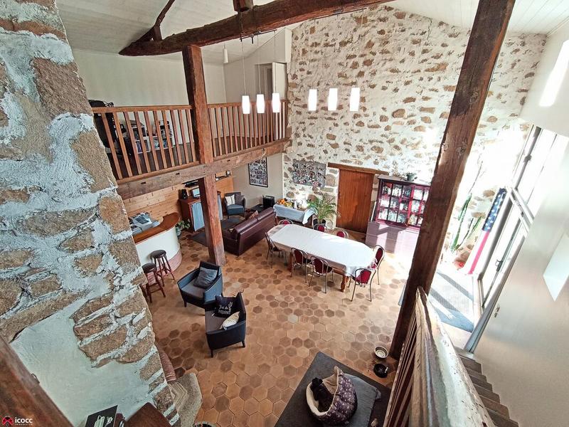 Maison - 530 m² - 8 pièces