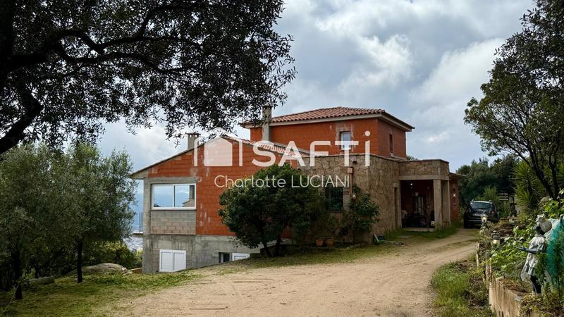 Villa - 263 m² - 9 pièces