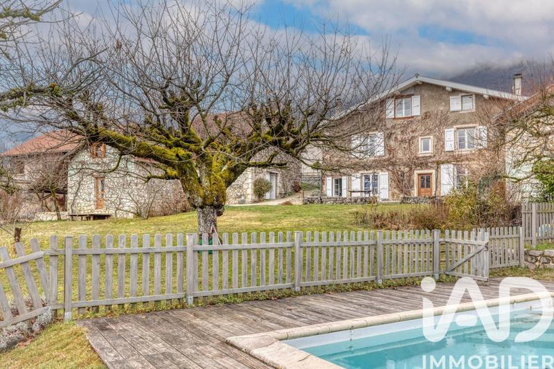 Maison - 303 m² - 8 pièces