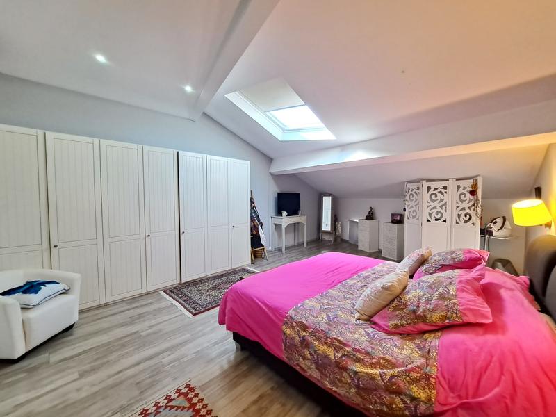 Maison - 273 m² - 10 pièces