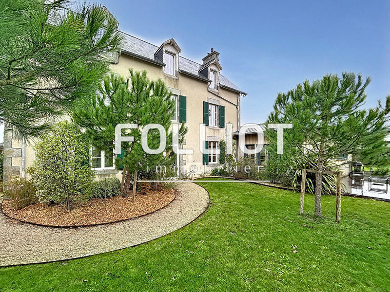 Maison - 240 m² - 8 pièces