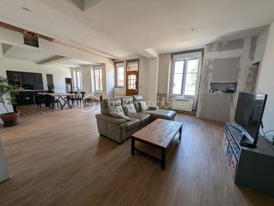 Maison - 238 m² - 7 pièces