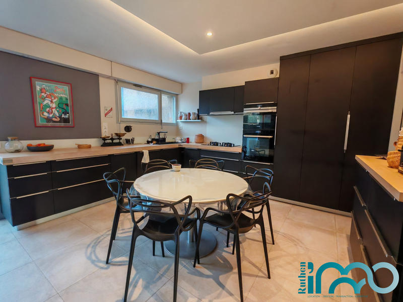 Maison ancienne - 250 m² - 8 pièces