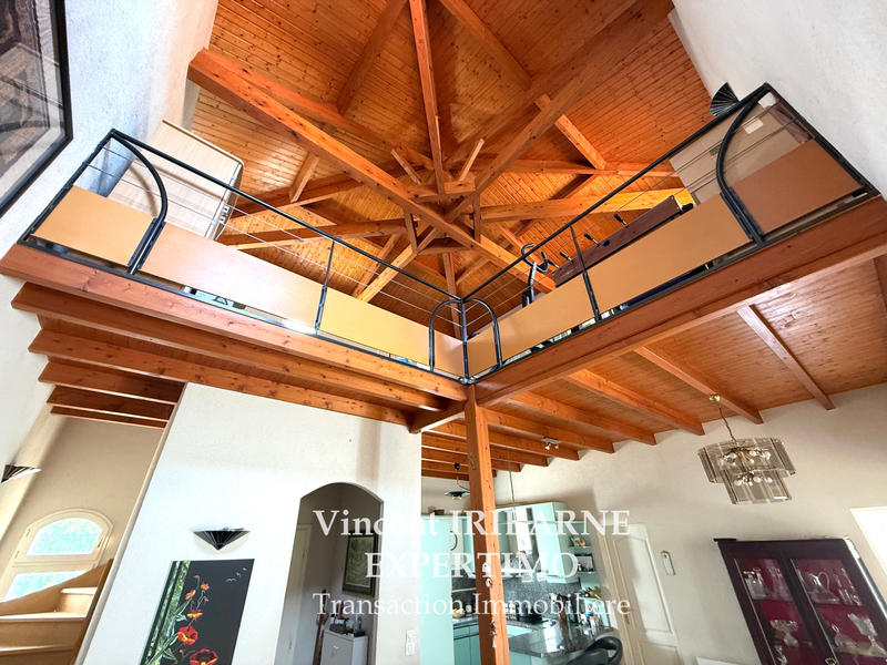 Propriété - 202 m² - 7 pièces