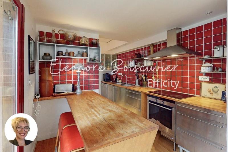 Maison - 241 m² - 8 pièces