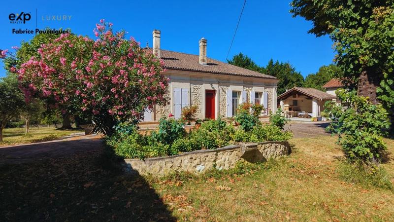 Propriété - 280 m² - 9 pièces