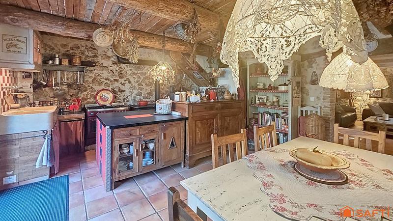 Maison - 284 m² - 9 pièces