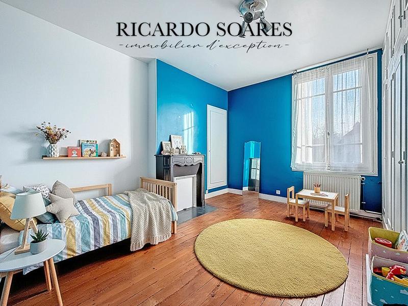 Maison - 207 m² - 9 pièces