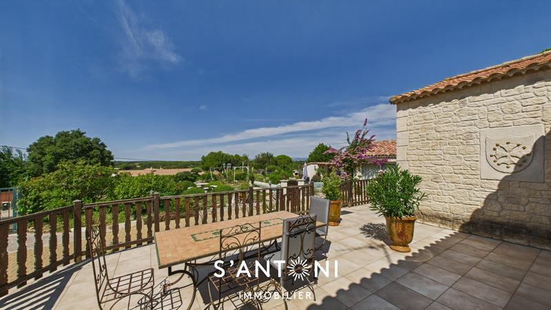 Maison - 210 m² - 8 pièces