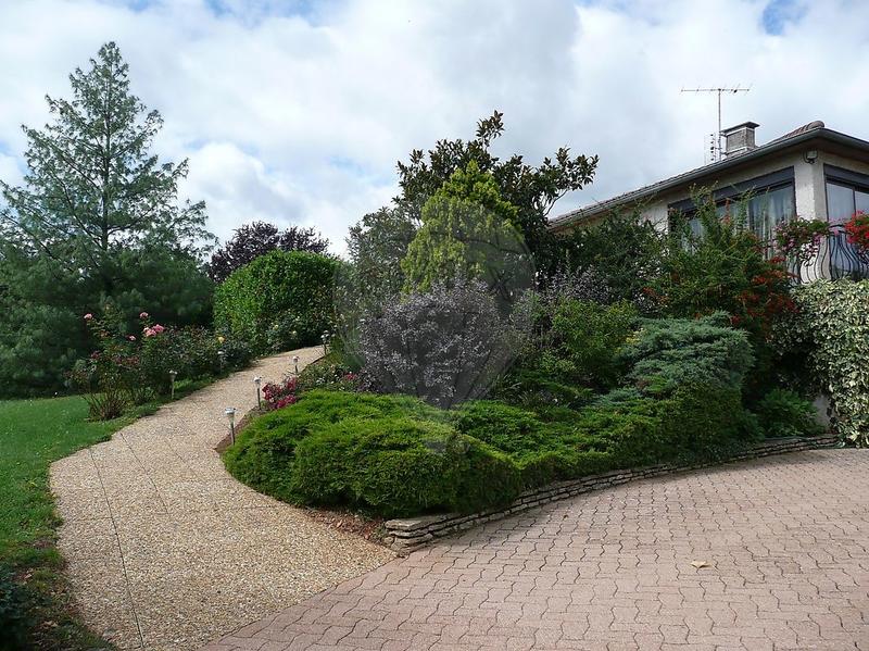 Propriété - 250 m² - 9 pièces