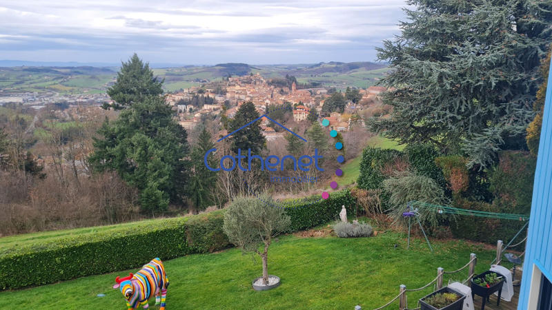 Maison - 232 m² - 5 pièces