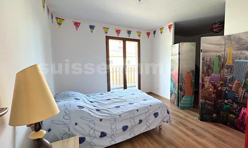 Maison - 275 m² - 9 pièces