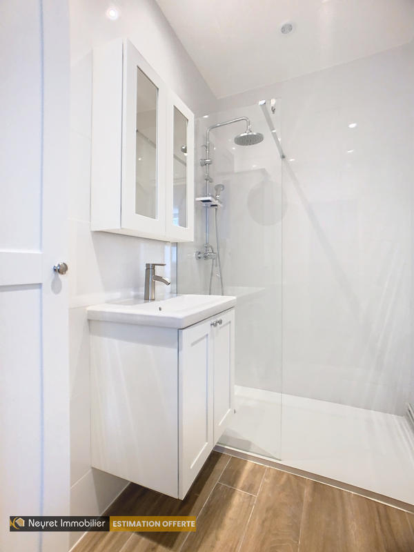 Maison - 250 m² - 7 pièces