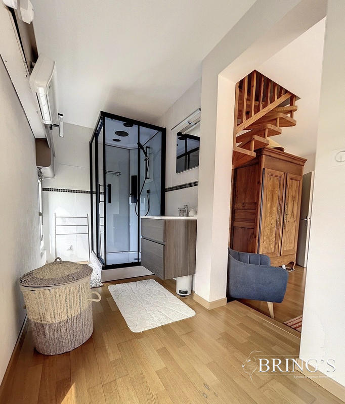 Villa - 250 m² - 8 pièces