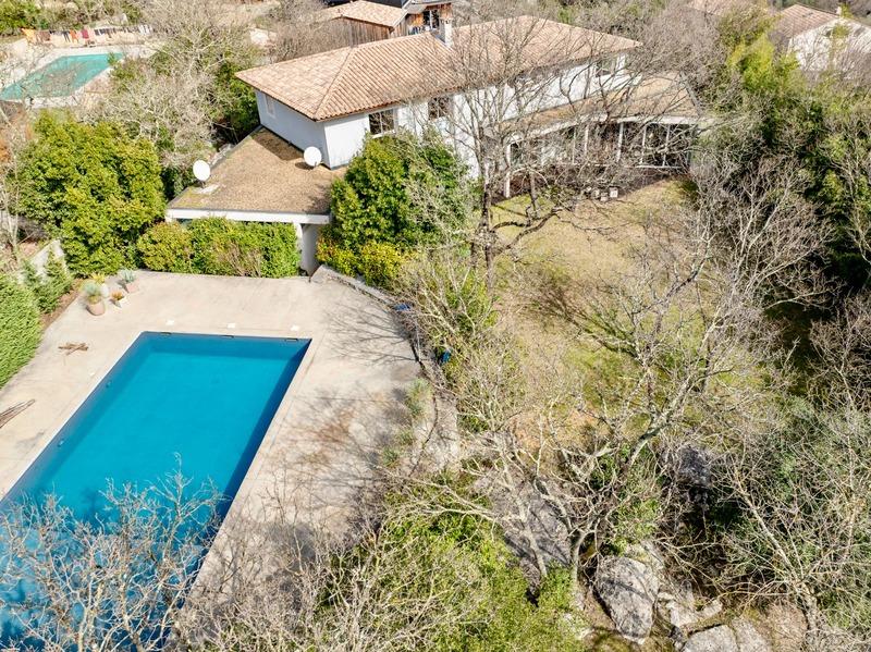 Maison - 324 m² - 6 pièces