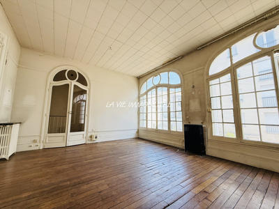 Maison - 273 m² - 8 pièces