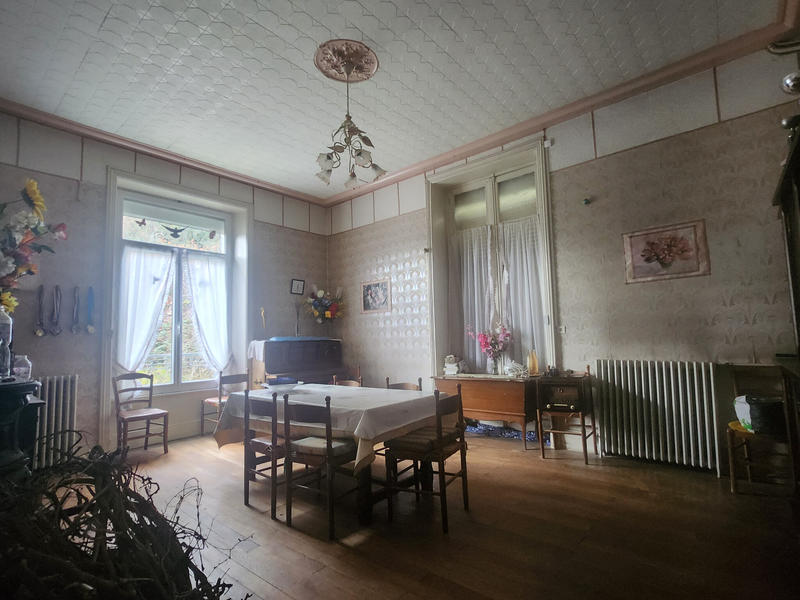 Propriété - 260 m² - 11 pièces