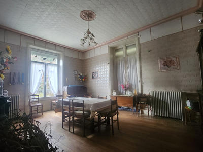 Propriété - 260 m² - 11 pièces