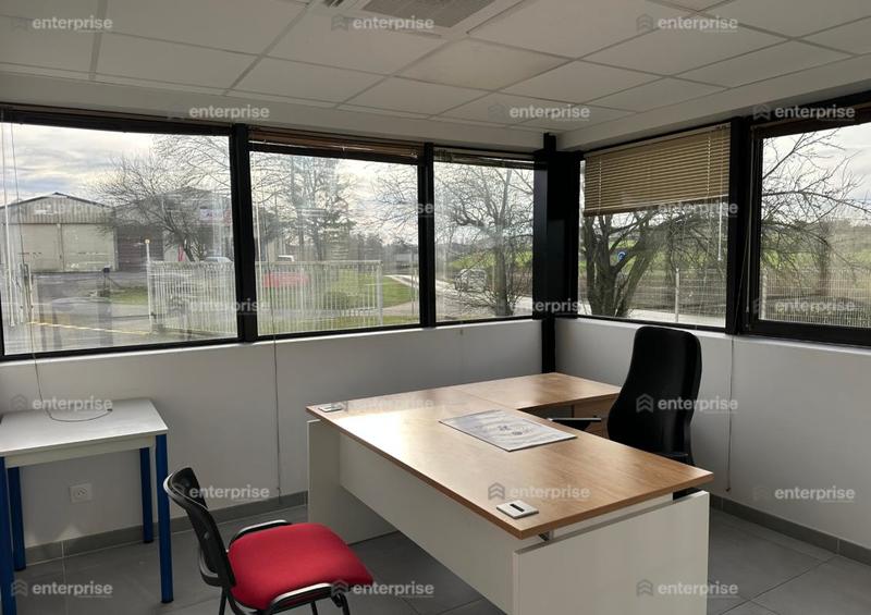 Entrepôt - 4 200 m²