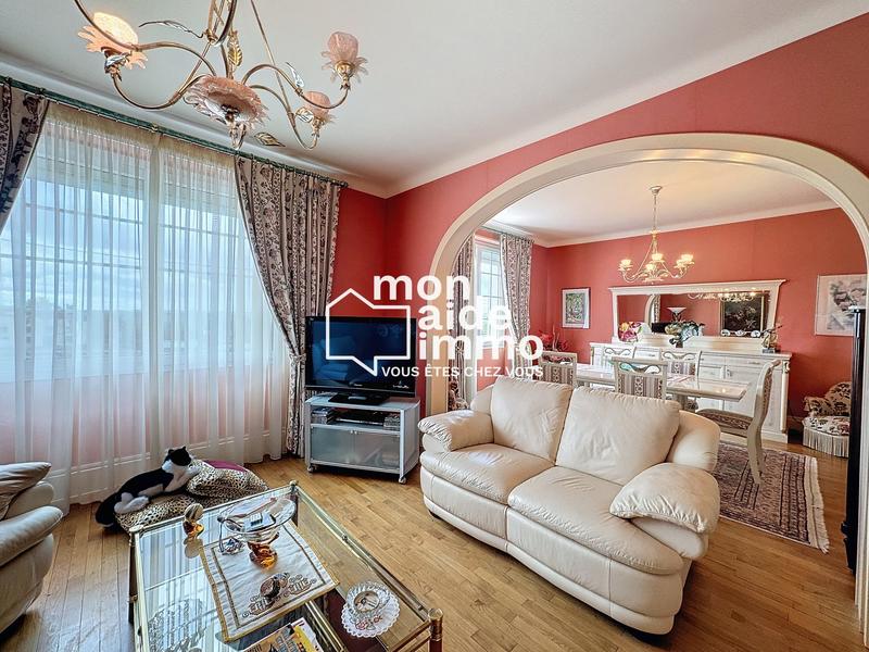 Maison - 300 m² - 15 pièces