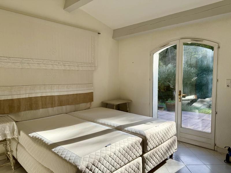 Maison - 230 m² - 8 pièces