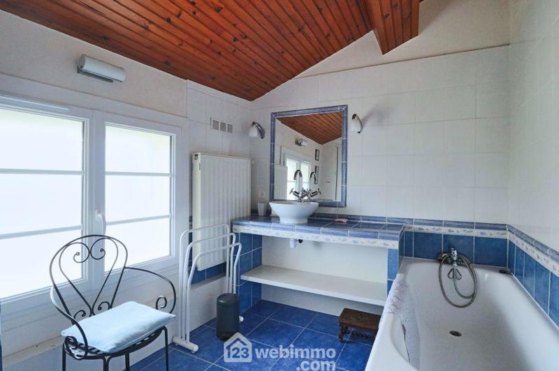 Maison - 240 m² - 8 pièces