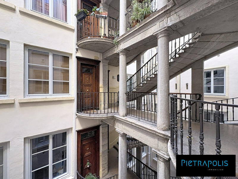 Appartement - 90 m² - 4 pièces