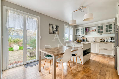 Maison - 210 m² - 6 pièces