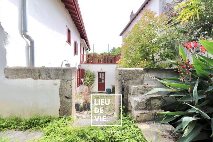 Appartement ancien - 251 m² - 8 pièces