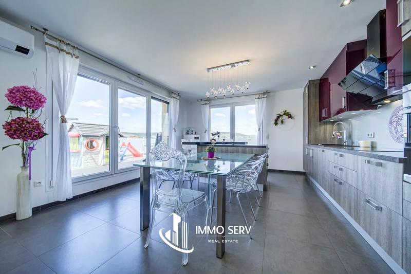 Appartement - 81 m² - 5 pièces