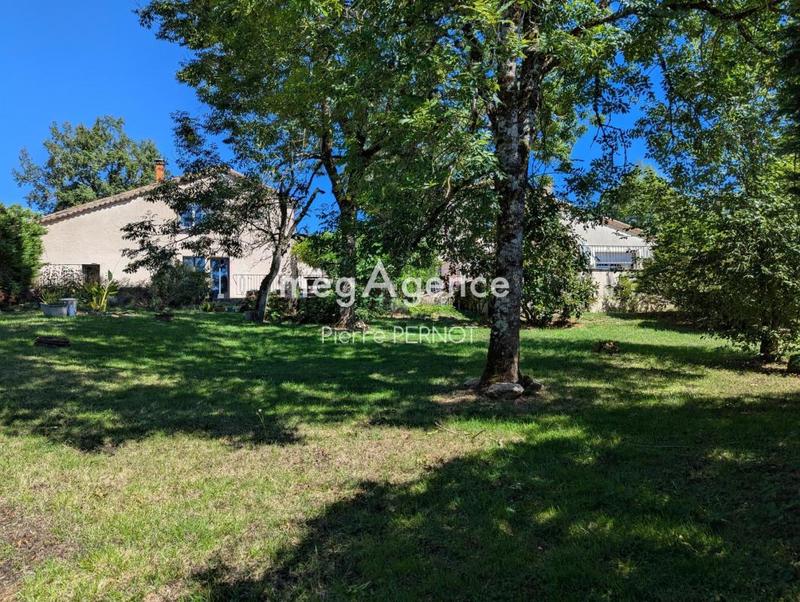 Maison en pierre - 251 m² - 8 pièces